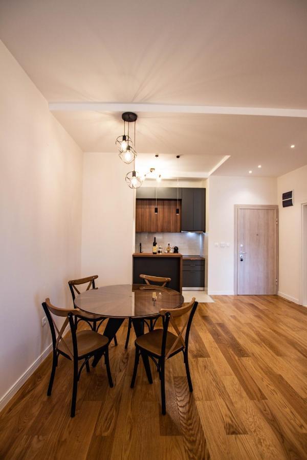 Follow The Sun - 4 Person Apartment Bar Exterior photo